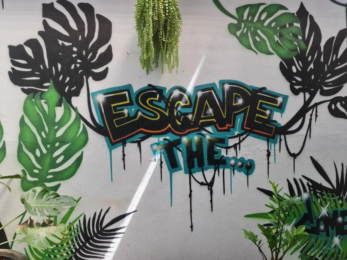 Somewhere To Escape - Hometel Bangkok Exterior foto