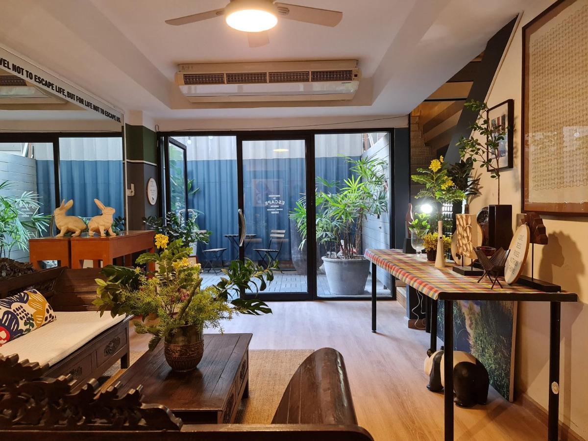 Somewhere To Escape - Hometel Bangkok Exterior foto